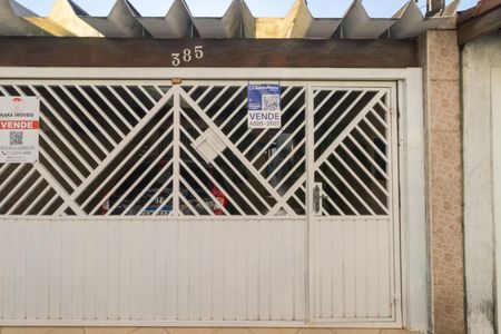 Casa à venda com 131m², 4 quartos e 2 vagasFachada