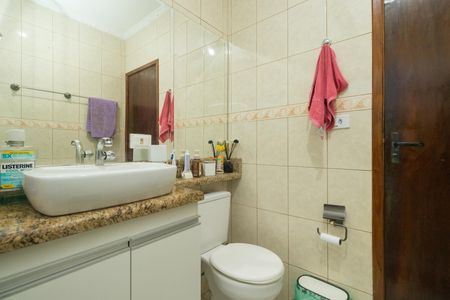 Casa à venda com 131m², 4 quartos e 2 vagasBanheiro Social