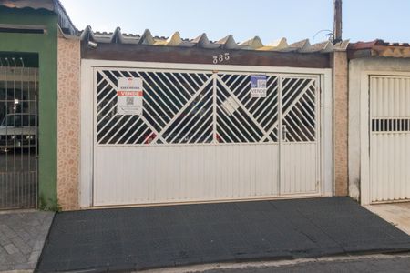 Casa à venda com 131m², 4 quartos e 2 vagasFachada