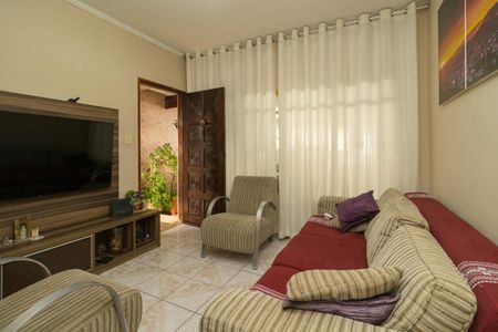 Sala de casa à venda com 4 quartos, 131m² em Conjunto Promorar Sapopemba, São Paulo