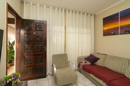 Casa à venda com 131m², 4 quartos e 2 vagasSala