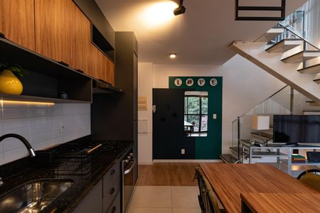 Cozinha de apartamento para alugar com 1 quarto, 52m² em Vila Pompéia, São Paulo