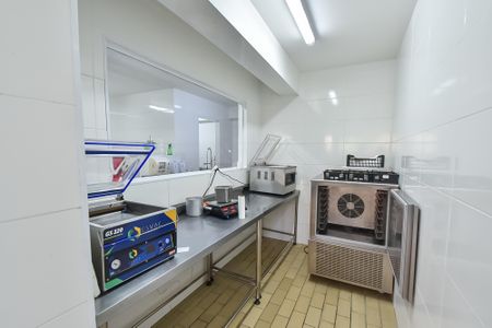 Casa para alugar com 728m², 4 quartos e 8 vagas Casa para alugar com 728m², 4 quartos e 8 vagasCozinha 1º piso