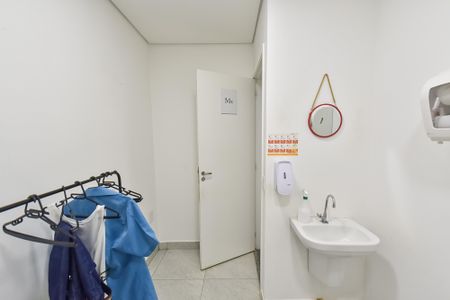 Casa para alugar com 728m², 4 quartos e 8 vagas Casa para alugar com 728m², 4 quartos e 8 vagasBanheiro 2 da cozinha 1º piso