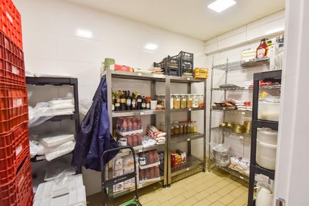 Casa para alugar com 728m², 4 quartos e 8 vagas Casa para alugar com 728m², 4 quartos e 8 vagasDespensa da cozinha 1º piso