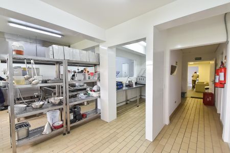 Casa para alugar com 728m², 4 quartos e 8 vagas Casa para alugar com 728m², 4 quartos e 8 vagasCozinha 1º piso