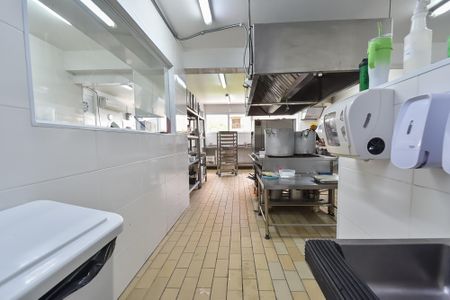 Casa para alugar com 728m², 4 quartos e 8 vagas Casa para alugar com 728m², 4 quartos e 8 vagasCozinha 1º piso