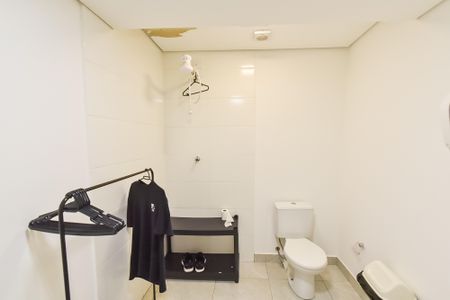 Casa para alugar com 728m², 4 quartos e 8 vagas Casa para alugar com 728m², 4 quartos e 8 vagasBanheiro 1 da cozinha 1º piso