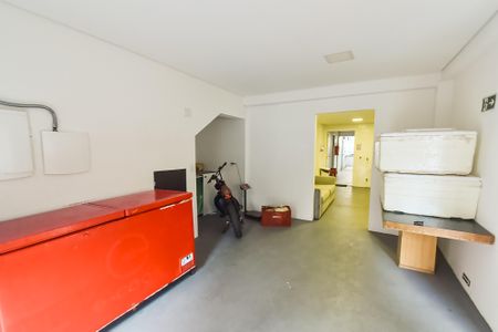 Casa para alugar com 728m², 4 quartos e 8 vagas Casa para alugar com 728m², 4 quartos e 8 vagasGaragem da cozinha 1º piso