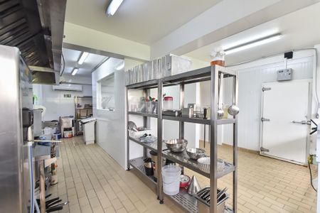 Casa para alugar com 728m², 4 quartos e 8 vagas Casa para alugar com 728m², 4 quartos e 8 vagasCozinha 1º piso