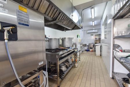 Casa para alugar com 728m², 4 quartos e 8 vagas Casa para alugar com 728m², 4 quartos e 8 vagasCozinha 1º piso