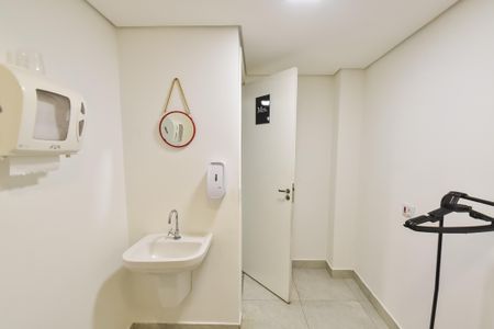 Casa para alugar com 728m², 4 quartos e 8 vagas Casa para alugar com 728m², 4 quartos e 8 vagasBanheiro 1 da cozinha 1º piso