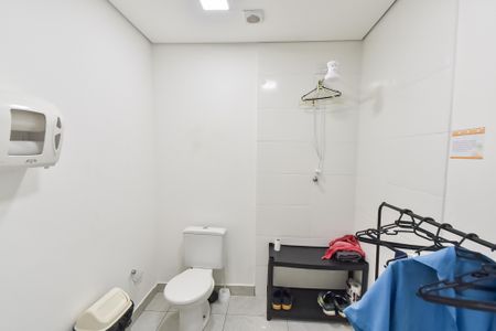 Casa para alugar com 728m², 4 quartos e 8 vagas Casa para alugar com 728m², 4 quartos e 8 vagasBanheiro 2 da cozinha 1º piso