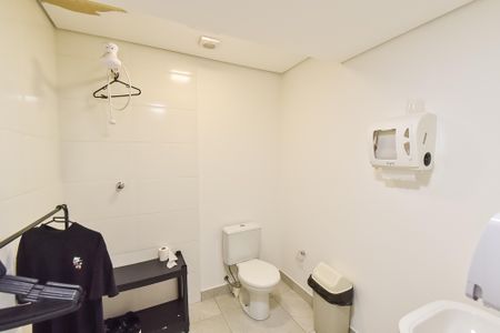 Casa para alugar com 728m², 4 quartos e 8 vagas Casa para alugar com 728m², 4 quartos e 8 vagasBanheiro 1 da cozinha 1º piso