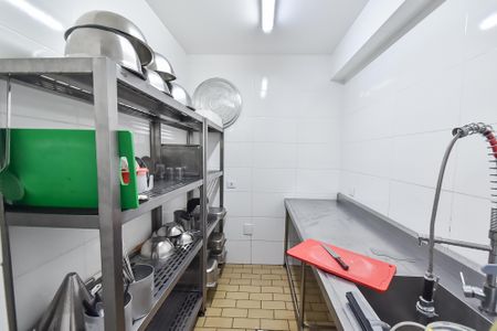 Casa para alugar com 728m², 4 quartos e 8 vagas Casa para alugar com 728m², 4 quartos e 8 vagasCozinha 1º piso