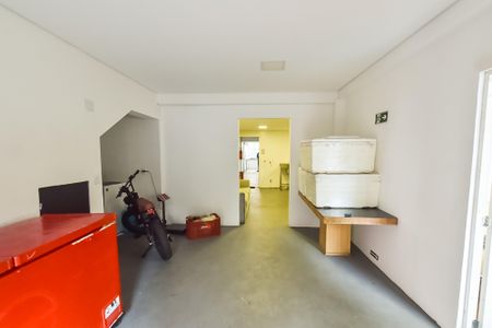Casa para alugar com 728m², 4 quartos e 8 vagas Casa para alugar com 728m², 4 quartos e 8 vagasGaragem da cozinha 1º piso