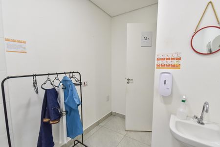 Casa para alugar com 728m², 4 quartos e 8 vagas Casa para alugar com 728m², 4 quartos e 8 vagasBanheiro 2 da cozinha 1º piso