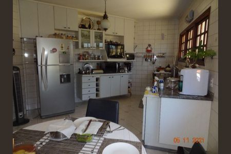 Casa à venda com 380m², 4 quartos e 4 vagas