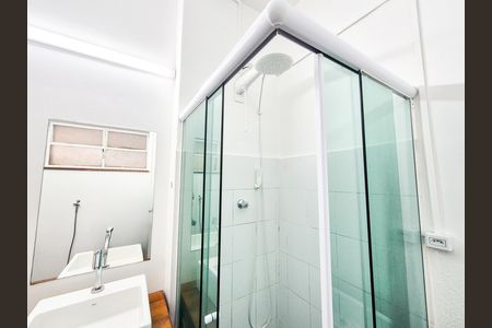 Banheiro de apartamento para alugar com 2 quartos, 44m² em República, São Paulo