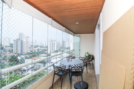 Apartamento à venda com 110m², 3 quartos e 2 vagas Apartamento à venda com 110m², 3 quartos e 2 vagasVaranda