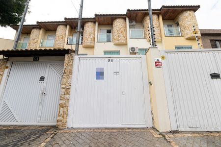 Casa para alugar com 134m², 3 quartos e 2 vagas Casa para alugar com 134m², 3 quartos e 2 vagasFachada