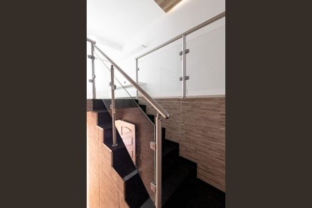 Casa para alugar com 134m², 3 quartos e 2 vagas Casa para alugar com 134m², 3 quartos e 2 vagasEscada