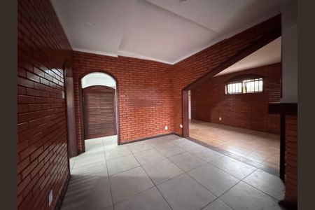 Casa para alugar com 205m², 3 quartos e 2 vagasSala