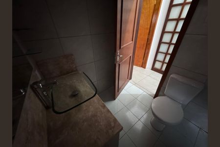 Casa para alugar com 205m², 3 quartos e 2 vagasBanheiro Social