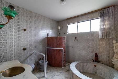 Casa à venda com 500m², 3 quartos e 6 vagasBanheiro 1