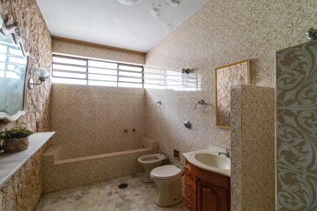 Casa à venda com 500m², 3 quartos e 6 vagasBanheiro 1