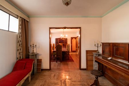 Casa à venda com 500m², 3 quartos e 6 vagasSala