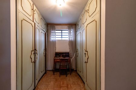 Casa à venda com 500m², 3 quartos e 6 vagasCloset da suíte