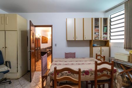 Casa à venda com 500m², 3 quartos e 6 vagasEdícula - Copa