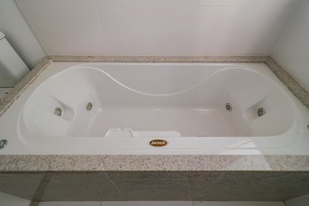 Apartamento à venda com 230m², 4 quartos e 4 vagasBanheiro da Suíte 1