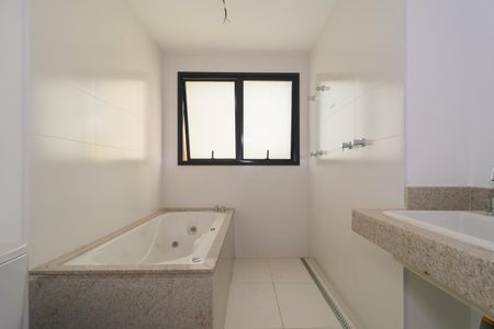 Apartamento à venda com 230m², 4 quartos e 4 vagasBanheiro da Suíte 1