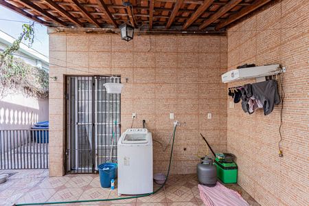 Casa à venda com 207m², 2 quartos e 4 vagasÁrea de serviço e quintal