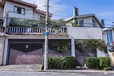 Casa à venda com 207m², 2 quartos e 4 vagasFachada