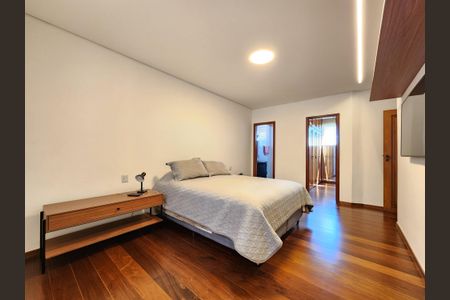 Apartamento à venda com 196m², 4 quartos e 2 vagasSuíte