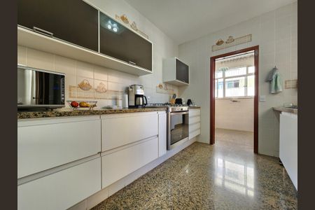 Apartamento à venda com 196m², 4 quartos e 2 vagasCozinha