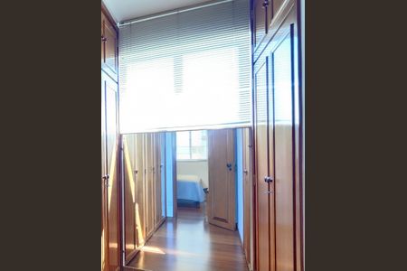 Apartamento à venda com 196m², 4 quartos e 2 vagasCloset