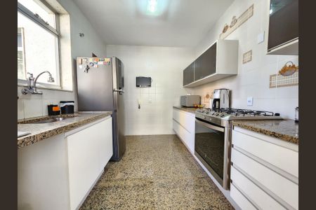 Apartamento à venda com 196m², 4 quartos e 2 vagasCozinha