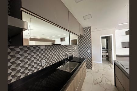 Cozinha de apartamento à venda com 2 quartos, 112m² em Empresarial 18 do Forte, Barueri