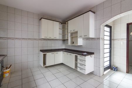 Casa à venda com 140m², 3 quartos e 2 vagasCozinha 