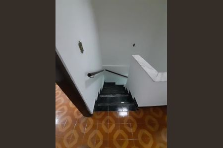 Casa para alugar com 160m², 3 quartos e 2 vagasEscada