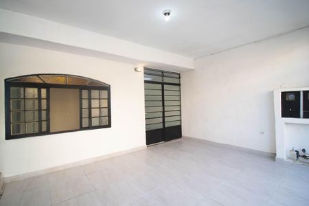 Casa à venda com 220m², 6 quartos e 2 vagas Casa à venda com 220m², 6 quartos e 2 vagasGaragem