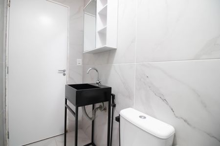 Casa à venda com 220m², 6 quartos e 2 vagas Casa à venda com 220m², 6 quartos e 2 vagasBanheiro 1