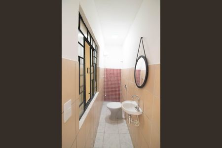 Casa à venda com 220m², 6 quartos e 2 vagas Casa à venda com 220m², 6 quartos e 2 vagasBanheiro 2