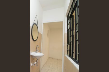 Casa à venda com 220m², 6 quartos e 2 vagas Casa à venda com 220m², 6 quartos e 2 vagasBanheiro 2