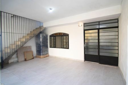 Casa à venda com 220m², 6 quartos e 2 vagas Casa à venda com 220m², 6 quartos e 2 vagasGaragem