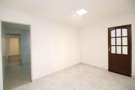 Casa à venda com 220m², 6 quartos e 2 vagas Casa à venda com 220m², 6 quartos e 2 vagasSala